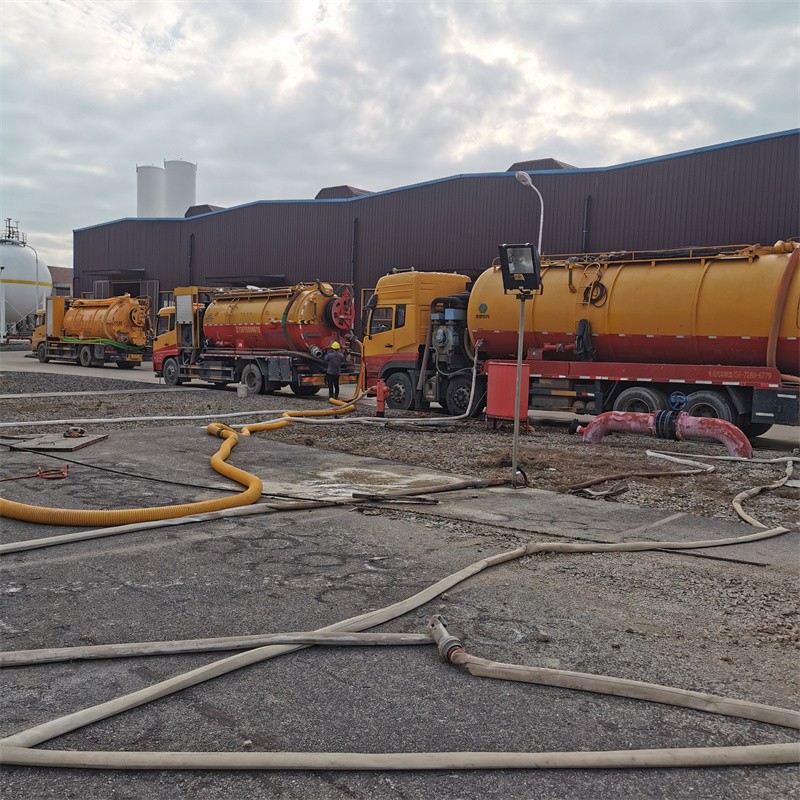 兴山污水池清理