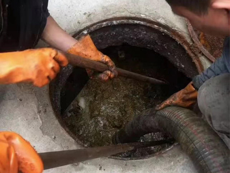 兴山清理化粪池时如何避免沼气的危害?